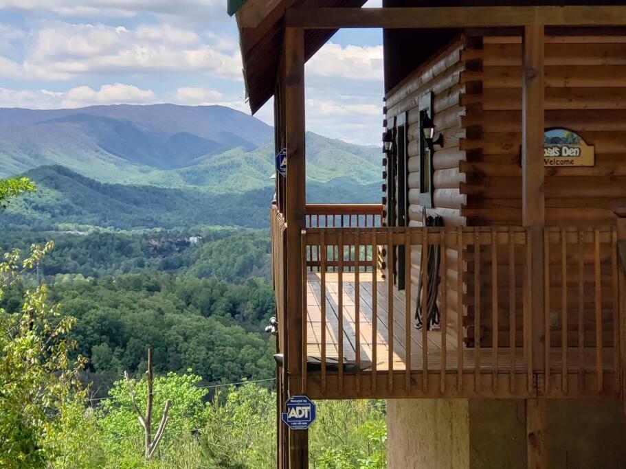 Yogi'S Den: Breathtaking Views! 3 Min To Dollywood, On 1 Acre! Villa Sevierville Exterior photo