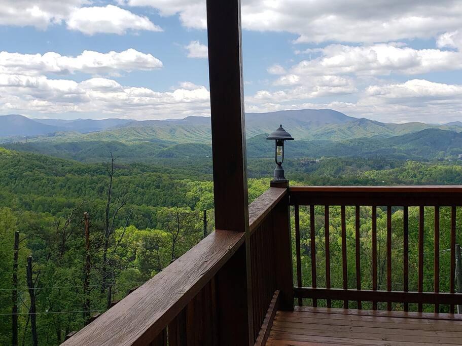 Yogi'S Den: Breathtaking Views! 3 Min To Dollywood, On 1 Acre! Villa Sevierville Exterior photo