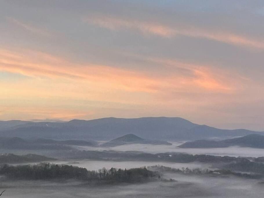 Yogi'S Den: Breathtaking Views! 3 Min To Dollywood, On 1 Acre! Villa Sevierville Exterior photo