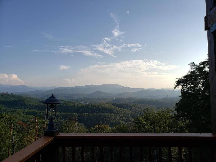 Yogi'S Den: Breathtaking Views! 3 Min To Dollywood, On 1 Acre! Villa Sevierville Exterior photo