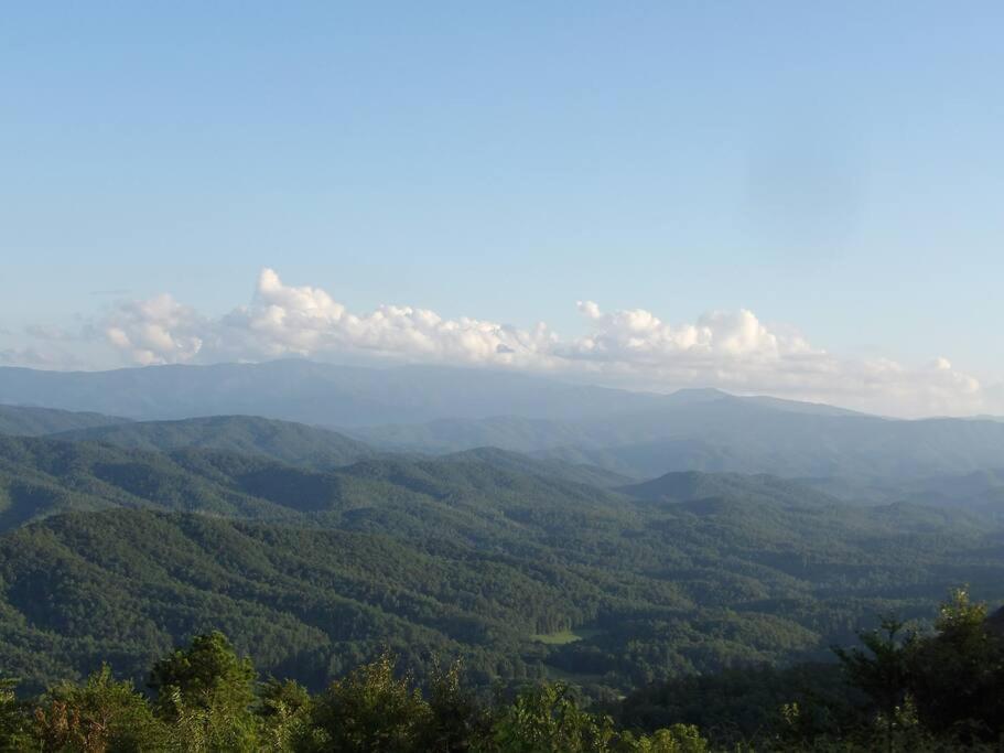 Yogi'S Den: Breathtaking Views! 3 Min To Dollywood, On 1 Acre! Villa Sevierville Exterior photo