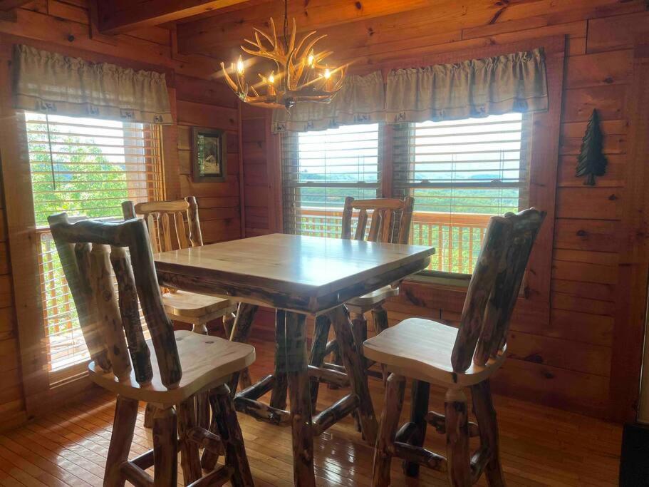 Yogi'S Den: Breathtaking Views! 3 Min To Dollywood, On 1 Acre! Villa Sevierville Exterior photo
